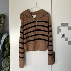Beige och svart randig stickad tröja från Monki