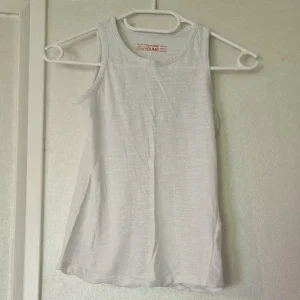 Vit linnetopp från Mywear Young