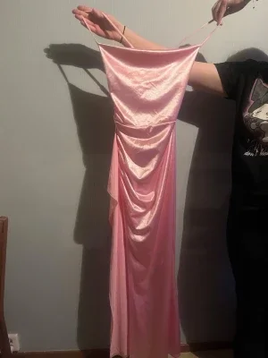 Lång rosa balklänning