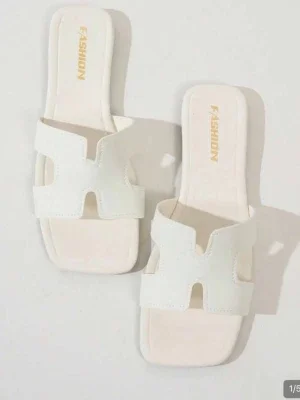 Vita slip-in sandaler med öppen tå