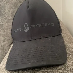 Svart keps från Sail Racing