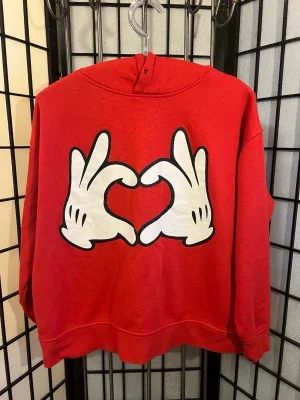 ️ DISNEY HOODIE – RÖD, ICONIC & SJUKT CUTE ️