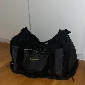 Svart träningsväska