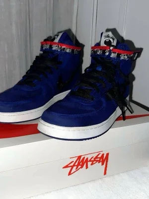 Nike x Stussy blåa high sneakers