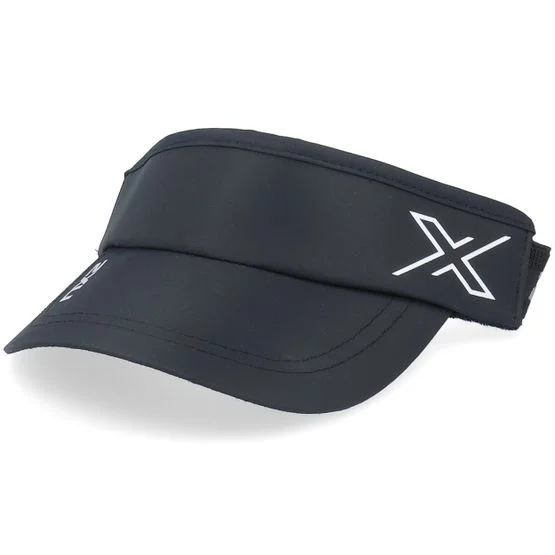 2XU - Svart visor Caps - Performance Black/Black Visor @ Hatstore