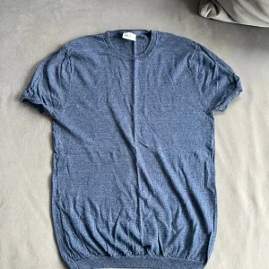 Blå t-shirt från Massimo Dutti