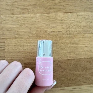 Le Mini Macaron gel polish Giselle