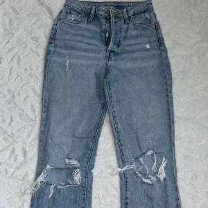 Ultra high waist mom jeans från H&M (strl 34)