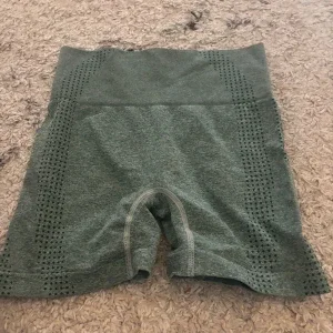 Gröna shorts med hög midja
