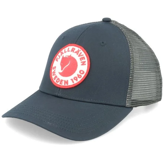 Fjällräven - Blå trucker Keps - 1960 Logo Långtradarkeps Dark Navy Trucker @ Hatstore