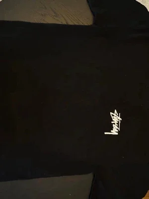 Svart stussy t-shirt