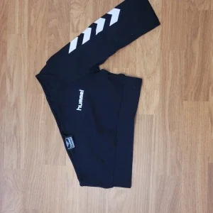 Svarta tights från Hummel med vita detaljer