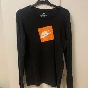 Nike longsleeve t-shirt