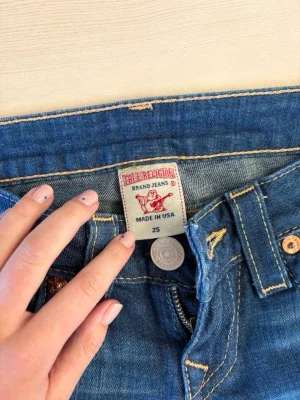 True Religion jeans modell Becky