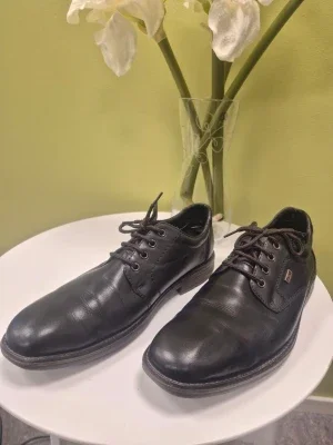 Rieker svarta loafers i läder med snörning 44