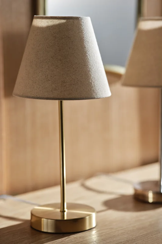 Jotex - Bordslampa i Mässing Med 2-pack Linnebeige/mässing LASSE - Köp Bordslampor hos Jotex