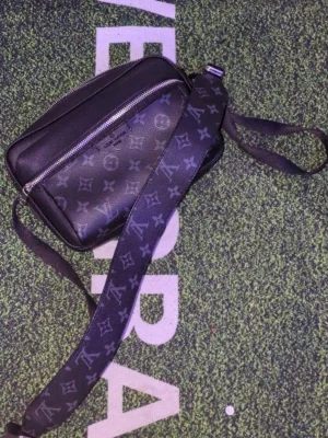 Outdoor messenger bag