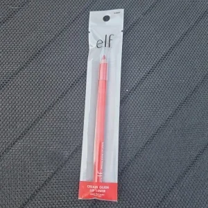 e.l.f. Cream Glide Lip Liner True Red