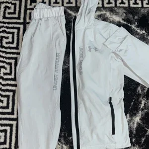 Vit under armour dress helt oanvänd