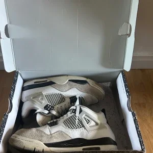 Jordan 4 military black