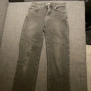 Svarta raka jeans från Wera