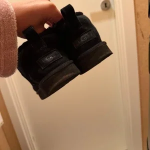 Svarta uggs