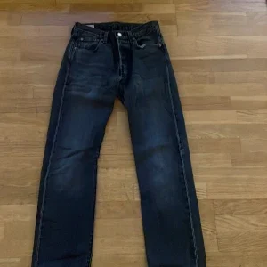 Levis 501 jeans