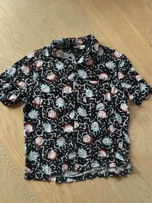 Rick and Morty skjorta från H&M