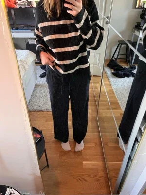 Svarta vida leggings med dragsko