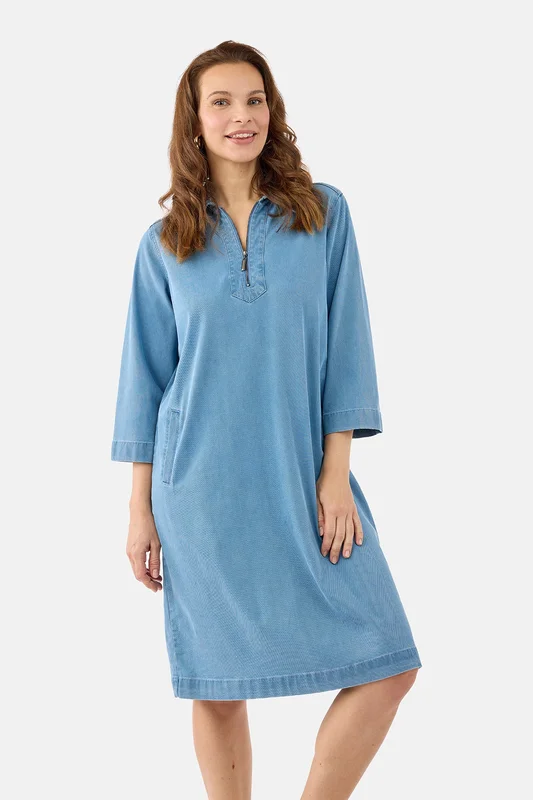 SIGNATURE - Denim Kjole - Lyseblå - Knælang