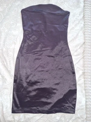 Bandeau klänning hm divided