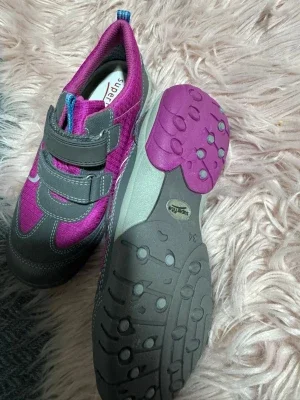 Lila sneakers från Superfit med kardborre