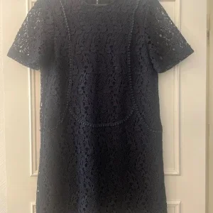 Marinblå klänning från Zara woman storlek S.