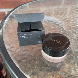Zoeva Strobe gel highlighter. Färg: Halo. Ny i kartong