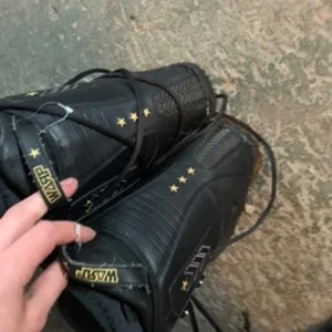 Snowboard boots