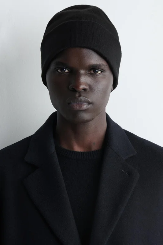 COS Homme Bonnet En Laine Double Face in Noir