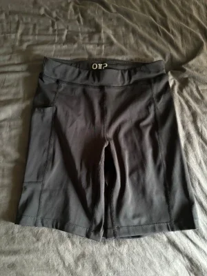 Svarta träningstights shorts OTP