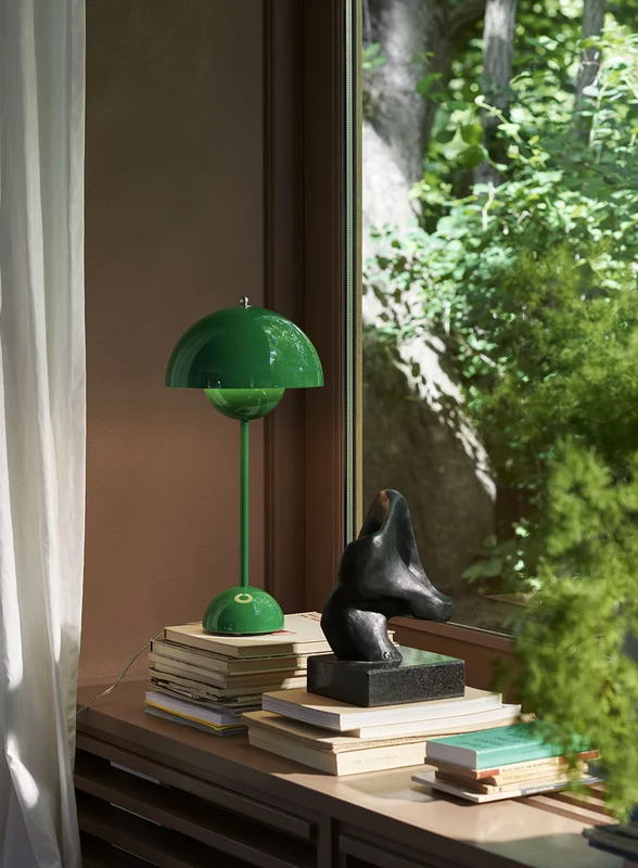 &tradition Flowerpot VP3 bordlampe H50 - signalgrønn