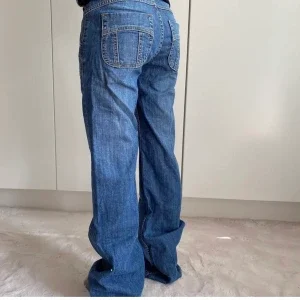 Utsvängda jeans