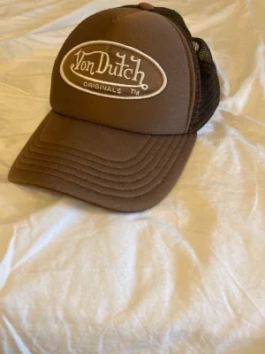 Brun Von Dutch keps