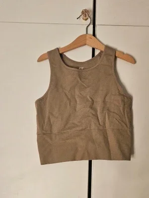 Beige ribbad crop top från H&M