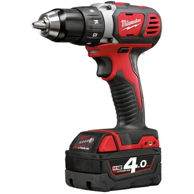 Milwaukee M18 BDD-402C Skruvdragare med batteri och laddare, Maskiner