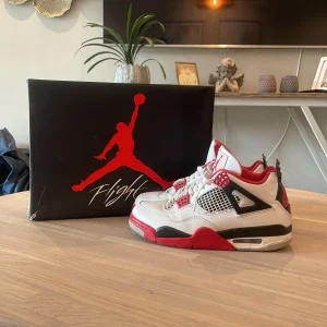 Nike Air Jordan 4 Fire Red sneakers
