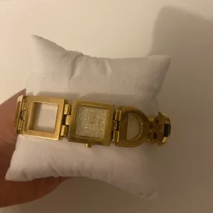 Guldklocka från D&G