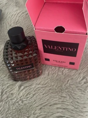 Valentino Donna Born In Roma Intense