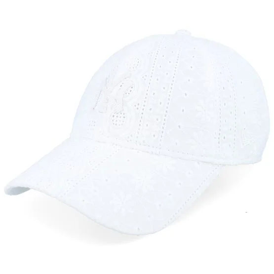 New Era - MLB White unconstructed Caps - New York Yankees Womens Broderie 9TWENTY White Dad Cap @ Hatstore