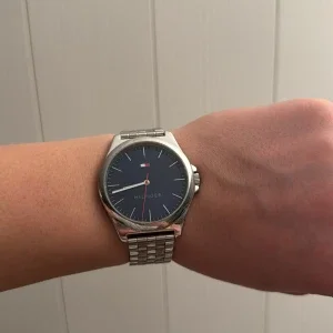 Tommy Hilfiger silverfärgad klocka