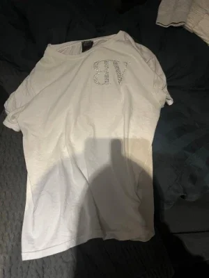 Vit Bvaldi t-shirt ”NEED MONEY FOR PORSCHE”