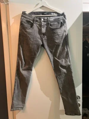 Replay Anbass Hyperflex grå jeans