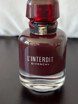 Givenchy L'Interdit parfym mörkröd